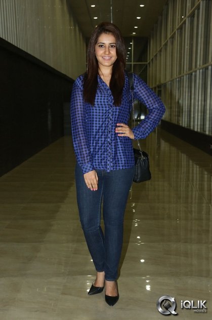 Raashi-Khanna-at-Lakshmi-Raave-Maa-Intiki-Audio-Launch